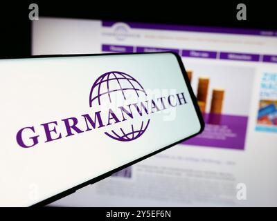 Allemagne. 19 août 2024. Dans cette illustration photo, un téléphone portable avec le logo de l'organisation non gouvernementale allemande Germanwatch est vu devant le site. (Crédit image : © timon Schneider/SOPA images via ZUMA Press Wire) USAGE ÉDITORIAL SEULEMENT ! Non destiné à UN USAGE commercial ! Banque D'Images