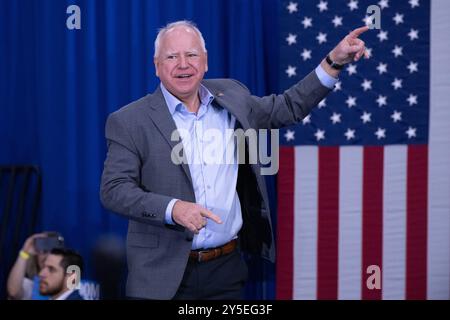 Philadelphie, États-Unis. 21 septembre 2024. Le gouverneur Tim Walz, candidat démocrate à la vice-présidence, a déclaré aux partisans lors d'un rassemblement dans la région de Bethléem "nous ne retournons pas en arrière" et a plaidé pour l'élection de Kamala Harris et le rejet de l'ancien président Donald Trump à Bethléem, PA, États-Unis, le 21 septembre 2024. Photo de David Muse/UPI crédit : UPI/Alamy Live News Banque D'Images