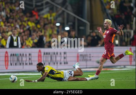 21 septembre 2024 : Jayden Oosterwolde de Fenerbahce sur le terrain lors d'un match de Turquie SÃ¼per Ligue, Fenerbahçe SK vs Galatasaray S. K, au stade Ulker Fenerbahce Sukru Saracoglu, Istanbul, Turquie. Ulrik Pedersen/CSM (image crédit : © Ulrik Pedersen/Cal Sport Media) Banque D'Images