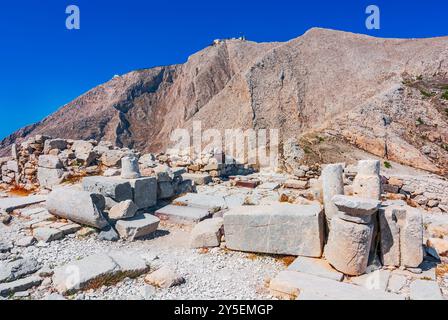 Santorin, Grèce. Les ruines antiques d'Akrotiri présentant des fresques minoennes bien conservées, des murs et des objets provenant d'une colonie préhistorique de l'âge du bronze. Banque D'Images