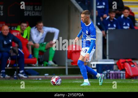 AESSEAL New York Stadium, Rotherham, Angleterre - 21 septembre 2024 Jay Stansfield (28) de Birmingham City court avec le ballon - pendant le match Rotherham United v Birmingham City, Sky Bet League One, 2024/25, AESSEAL New York Stadium, Rotherham, Angleterre - 21 septembre 2024 crédit : Arthur Haigh/WhiteRosePhotos/Alamy Live News Banque D'Images