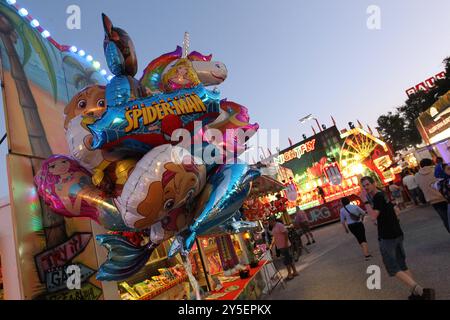 Buden auf dem Bergedorfer Oktoberfest auf dem Frascatiplatz. Bergedorf Hambourg *** stands au Bergedorf Oktoberfest sur Frascatiplatz Bergedorf Hambourg Banque D'Images