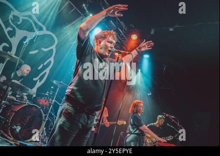 Glasgow, Royaume-Uni. 21 septembre 2024. Los Campesinos ! Se produire à QMU à Glasgow. Crédit : Thomas Jackson/Alamy Live News Banque D'Images