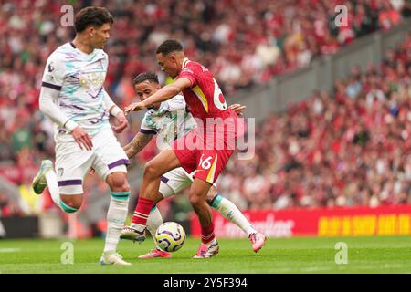 Trent Alexander-Arnold de Liverpool en action lors du match de premier League entre Liverpool et Bournemouth à Anfield, Liverpool le samedi 21 septembre 2024. (Photo : Steven Halliwell | mi News) crédit : MI News & Sport /Alamy Live News Banque D'Images