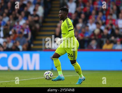 Selhurst Park, Selhurst, Londres, Royaume-Uni. 21 septembre 2024. Premier League Football, Crystal Palace contre Manchester United ; Goalkeeper Andre Onana de Manchester United sur le ballon crédit : action plus Sports/Alamy Live News Banque D'Images