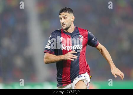 Bologne, Italie. 18 septembre 2024. Charalampos Lykogiannis du FC Bologne vu en action lors du match de l'UEFA Champions League entre le FC Bologne et le Shakhtar Donetsk au Stadio Renato DallAre. Score final ; Shakhtar Donetsk 0:0 FC Bologne. (Photo de Grzegorz Wajda/SOPA images/SIPA USA) crédit : SIPA USA/Alamy Live News Banque D'Images