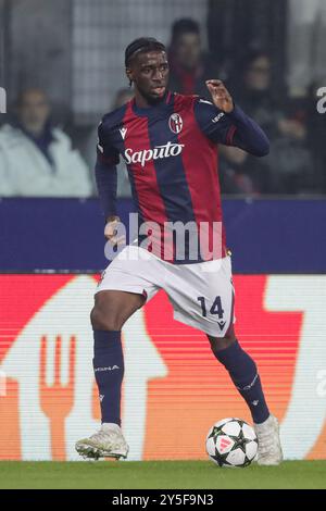 Bologne, Italie. 18 septembre 2024. Samuel Iling Junior du FC Bologne vu en action lors du match de Ligue des champions de l'UEFA entre le FC Bologne et le Shakhtar Donetsk au Stadio Renato DallAre. Score final ; Shakhtar Donetsk 0:0 FC Bologne. (Photo de Grzegorz Wajda/SOPA images/SIPA USA) crédit : SIPA USA/Alamy Live News Banque D'Images