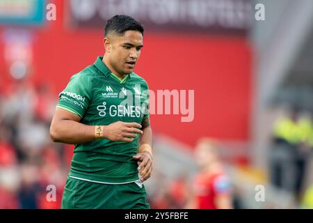 Limerick, Irlande. 21 septembre 2024. Josh Ioane du Connacht lors du match de la ronde 1 du United Rugby entre Munster Rugby et Connacht Rugby au Thomond Park à Limerick, Irlande le 21 septembre 2024 (photo par Andrew SURMA/ Credit : Sipa USA/Alamy Live News Banque D'Images