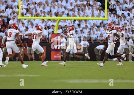 21 septembre 2024 : le dos défensif des Rutgers Scarlet Knights Robert Longerbeam (7 ans) célèbre une récupération de fumble saisissante lors du match de football de la NCAA Banque D'Images