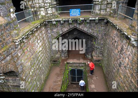 Kolhapur , Inde - 8 septembre 2024 vue d'Andhar Bavadi ou puits caché qui était la principale source d'eau du fort de Panhala à Kolhapur dans le Maharashtr Banque D'Images