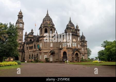 Kolhapur , Inde - 9 septembre 2024 vue extérieure du Musée du Nouveau Palais situé à Kolhapur, dans l'État indien du Maharashtra Banque D'Images