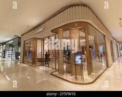 KUALA LUMPUR, MALAISIE - 28 AOÛT 2024 : magasin de détail de la marque Cartier dans le grand centre commercial Banque D'Images