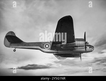 Le Martin Model 167 Maryland était un bombardier léger américain qui a volé pour la première fois en 1939. Il a participé à la seconde Guerre mondiale avec la France et le Royaume-Uni. Il n'a pas été adopté pour le service opérationnel aux États-Unis, mais Martin a reçu des commandes étrangères, et environ 450 des bombardiers bimoteurs rapides ont été construits. Les trois membres de l'équipage étaient transportés dans deux compartiments isolés : le bombardier était assis dans le nez sous le pilote et le mitrailleur était dans la tourelle à mitrailleuse jumelée au milieu du haut dans un compartiment arrière séparé, isolé par une cloison. Banque D'Images