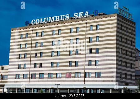 Gênes, Italie - 12 mars 2018 : vue à l'hôtel Columbus Sea à Gênes, Italie. Cet hôtel situé dans la zone portuaire de Gênes a été construit en 1992. Banque D'Images