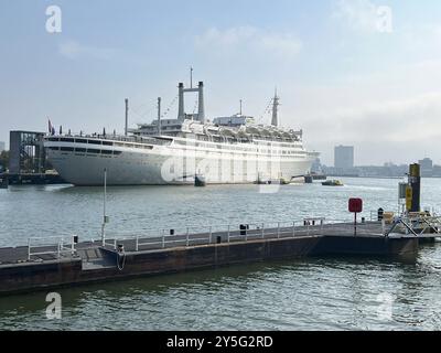 Museumsschiff SS Rotterdam 1955-59 erbauter Ozeandampfer SS Rotterdam, heute Museumsschiff und Hotel in Rotterdam / 1955-59 construit le navire-musée SS Rotterdam in Rotterdam, 19.9.2024 *** navire-musée SS Rotterdam 1955 59 construit le paquebot SS Rotterdam, aujourd'hui navire-musée et hôtel à Rotterdam 1955 59 construit le navire-musée SS Rotterdam in Rotterdam, 19 9 2024 Banque D'Images