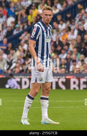 Birmingham, Royaume-Uni. 21 septembre 2024. Milieu de terrain de West Bromwich Albion Uros Racic (20 ans) lors du match de West Bromwich Albion FC v Plymouth Argyle FC Sky Bet EFL Championship aux Hawthorns, West Bromwich, Birmingham, Angleterre, Royaume-Uni le 21 septembre 2024 Credit : Every second Media/Alamy Live News Banque D'Images