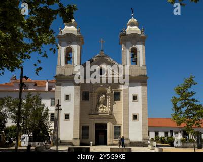 Ilhavo, Portugal - 30 mai 2024 : vue de la façade de la chapelle Nossa Senhora da Penha de Franca, à l'usine Vista Alegre, à Ilhavo, Portugal. Banque D'Images