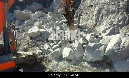 Mine à ciel ouvert. Extraction de granit. Carrière de pierre. Banque D'Images