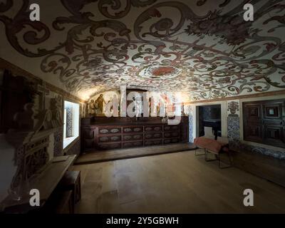 Ilhavo, Portugal - 30 mai 2024 : vue de l'intérieur de la chapelle Vista Alegre, à l'usine Vista Alegre, à Ilhavo, Portugal. Banque D'Images