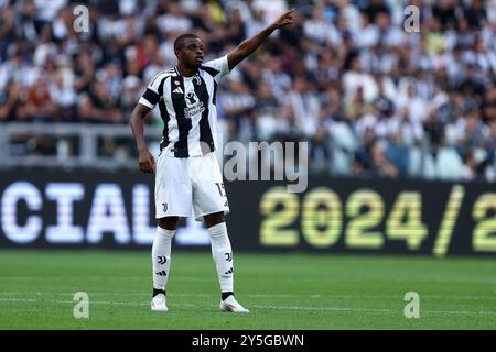 Turin, Italie. 21 septembre 2024. Pierre Kalulu de la Juventus FC fait des gestes lors du match de Serie A entre la Juventus FC et la SSC Napoli au stade Allianz le 21 septembre 2024 à Turin, Italie . Crédit : Marco Canoniero/Alamy Live News Banque D'Images