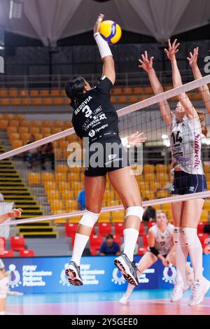 Dayana Segovia de CD Heidelberg Volkswagen, Tatiana Kulikova de Terville Florange OC lors de la COUPE WEVZA femmes de Volleyball entre CD Heidelberg Volkswagen et Terville Florange OC le 21 sept 2024 au Palazzetto dello Sport à Rome. Banque D'Images