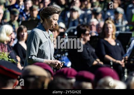 OOSTERBEEK - son Altesse Royale la Princesse Anne pendant le service commémoratif aéroporté au cimetière de guerre d'Oosterbeek. Cela fait quatre-vingts ans que les troupes aéroportées alliées ont tenté de prendre le contrôle du pont sur le Rhin à Arnhem lors de l'opération Market Garden. ANP VINCENT JANNINK pays-bas OUT - belgique OUT Banque D'Images