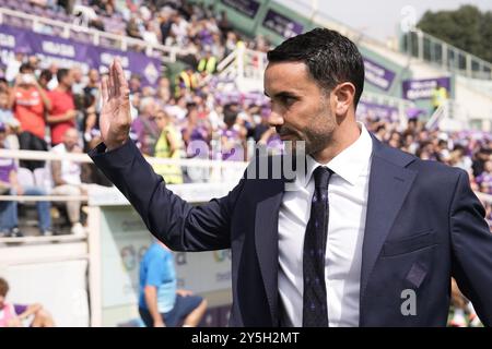 Raffaele Palladino, entraîneur-chef de Fiorentina&#x2019, accueille les supporters lors du match Serie A Enilive 2024/2025 entre Fiorentina et Lazio - Serie A Enilive au stade Artemio franchi - Sport, Football - Florence, Italie - dimanche 22 septembre 2024 (photo Massimo Paolone/LaPresse) Banque D'Images