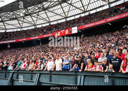 Rotterdam, pays-Bas. 22 septembre 2024. Rotterdam - le score lors de la sixième manche de la saison Eredivisie 2024/2025. Le match se déroule entre Feyenoord et NAC Breda au Stadion Feijenoord de Kuip le 22 septembre 2024 à Rotterdam, aux pays-Bas. Crédit : Box to Box Pictures/Alamy Live News Banque D'Images
