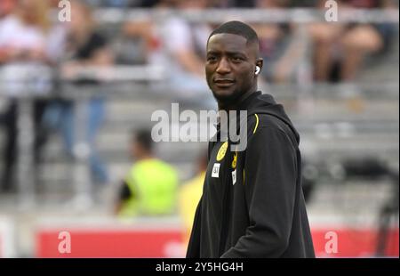 vor Spielbeginn : Platzinspektion Serhou Guirassy Borussia Dortmund BVB (09) an alter Wirkungsstaette VFB STUTTGART VS BORUSSIA DORTMUND BVB 221.09.2024 LA RÉGLEMENTATION DFL INTERDIT TOUTE UTILISATION DE PHOTOGRAPHIES COMME SÉQUENCES D'IMAGES ET/OU QUASI-VIDÉO Banque D'Images