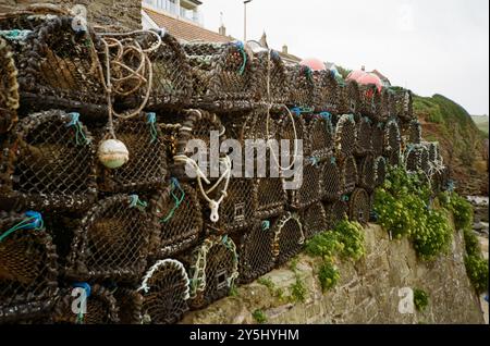 Homard pots, Hope Cove, Devon, Angleterre, Royaume-Uni. Banque D'Images