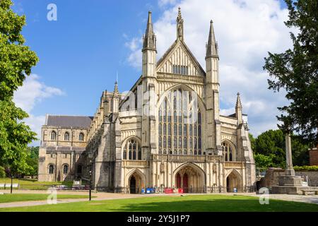 Cathédrale de Winchester façade ouest Cathédrale proche Winchester Hampshire Angleterre Royaume-Uni GB Europe Banque D'Images