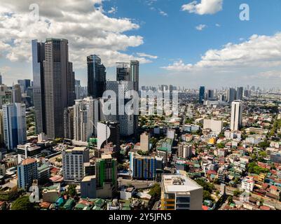 Makati City avec gratte-ciel et tours de grande hauteur. Metro Manila, Philippines. Banque D'Images