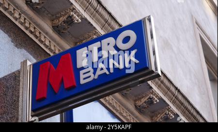 Metro Bank sur Bishopsgate London Banque D'Images