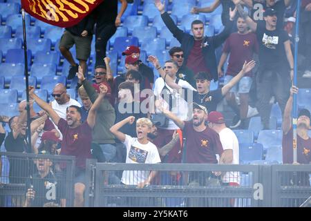Rome, Italie. 22 septembre 2024. Les fans roms entrent à la 30e de la première mi-temps pour protester contre le club lors du championnat italien Serie A match de football entre AS Roma et Udinese Calcio le 22 septembre 2024 au Stadio Olimpico à Rome, en Italie. Crédit : Federico Proietti / Alamy Live News Banque D'Images