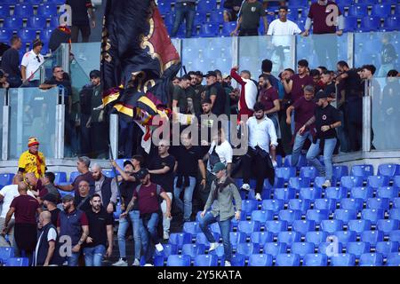 Rome, Italie. 22 septembre 2024. Les fans roms entrent à la 30e de la première mi-temps pour protester contre le club lors du championnat italien Serie A match de football entre AS Roma et Udinese Calcio le 22 septembre 2024 au Stadio Olimpico à Rome, en Italie. Crédit : Federico Proietti / Alamy Live News Banque D'Images