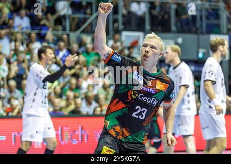 Magdebourg, Allemagne. 22 septembre 2024. Handball : Bundesliga, SC Magdeburg - THW Kiel, Journée 3, GETEC Arena. Magnus Saugstrup Jensen de Magdeburg célèbre après une arrivée. Crédit : Andreas Gora/dpa/Alamy Live News Banque D'Images