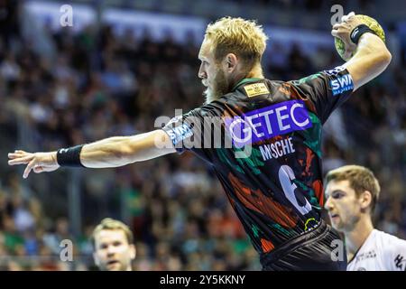 Magdebourg, Allemagne. 22 septembre 2024. Handball : Bundesliga, SC Magdeburg - THW Kiel, Journée 3, GETEC Arena. Matthias Musche de Magdebourg lance la balle au but. Crédit : Andreas Gora/dpa/Alamy Live News Banque D'Images