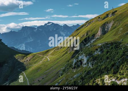 Vue panoramique depuis Fronalpstock sur les montagnes suisses sur le lac de Lucerne Banque D'Images