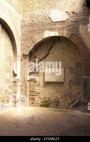 Date : mai 2015 lieu : Ercolano, Campanie, Italie description : inscription d'un ancien intérieur à Herculanum Banque D'Images