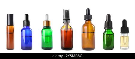 Huiles essentielles d'origan en bouteilles sur fond blanc, collection Banque D'Images