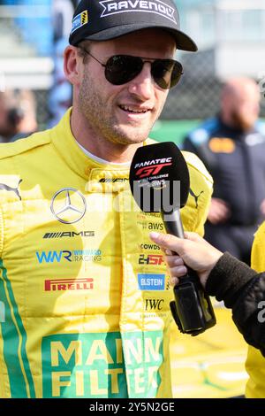 Monza, Italie. 22 septembre 2024. Maro ENGEL (DEU), au volant du TEAM MERCEDES-AMG MANN-FILTER #48, interviewé sur la grille avant le départ du Fanatec GT World Challenge 3 heures de Monza 2024 à l’Autodromo Nazionale de Monza (Italie). Crédit : Riccardo Righetti/Alamy Live News Banque D'Images