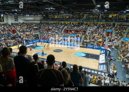 Ludwigsburg, Deutschland. 22 septembre 2024. Uebersicht MAHPArena, Halle, Ausverkauft, Zuschauer, GER, MHP Riesen Ludwigsburg v. FC Bayern Basketball, Basketball, Bundesliga, Spielzeit 2024/2025, 22.09.2024, Foto : Eibner-Pressefoto/Sascha Walther crédit : dpa/Alamy Live News Banque D'Images