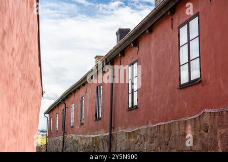 Varberg, Suède - 04 juillet 2022 : bâtiments à l'intérieur de la forteresse de Varberg. Banque D'Images