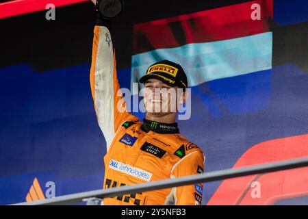 Marina Bay Street circuit, Singapour, Singapour. 22 septembre 2024 ; Lando Norris de Grande-Bretagne et l'écurie McLaren F1 Team lors du Grand Prix de formule 1 de Singapour crédit : Jay Hirano/AFLO/Alamy Live News Banque D'Images