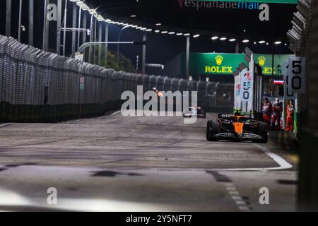 Marina Bay Street circuit, Singapour, Singapour. 22 septembre 2024 ; Lando Norris de Grande-Bretagne et l'écurie McLaren F1 Team lors du Grand Prix de formule 1 de Singapour crédit : Jay Hirano/AFLO/Alamy Live News Banque D'Images