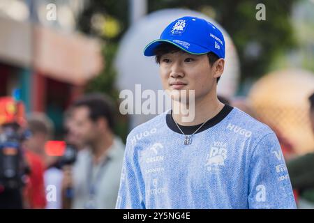 Marina Bay Street circuit, Singapour, Singapour. 22 septembre 2024 ; Yuki Tsunoda du Japon et Visa Cash App RB Formula One Team pendant le Grand Prix de formule 1 de Singapour crédit : Jay Hirano/AFLO/Alamy Live News Banque D'Images