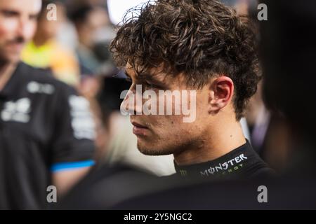 Marina Bay Street circuit, Singapour, Singapour. 22 septembre 2024 ; Lando Norris de Grande-Bretagne et l'écurie McLaren F1 Team lors du Grand Prix de formule 1 de Singapour crédit : Jay Hirano/AFLO/Alamy Live News Banque D'Images
