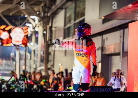 Marina Bay Street circuit, Singapour, Singapour. 22 septembre 2024 ; Lando Norris de Grande-Bretagne et l'écurie McLaren F1 Team lors du Grand Prix de formule 1 de Singapour crédit : Jay Hirano/AFLO/Alamy Live News Banque D'Images