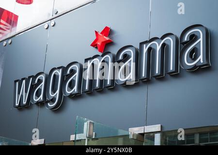 Londres, Royaume-Uni - 24 juillet 2024 : restaurant asiatique wagamama. Wagamama est une chaîne de restaurants britannique, servant une cuisine asiatique basée sur la cuisine japonaise. Banque D'Images