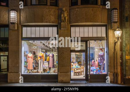 Magasin Tranquillo dans le centre-ville de Leipzig. La chaîne et le détaillant en ligne vendent des vêtements équitablement produits et durables Banque D'Images